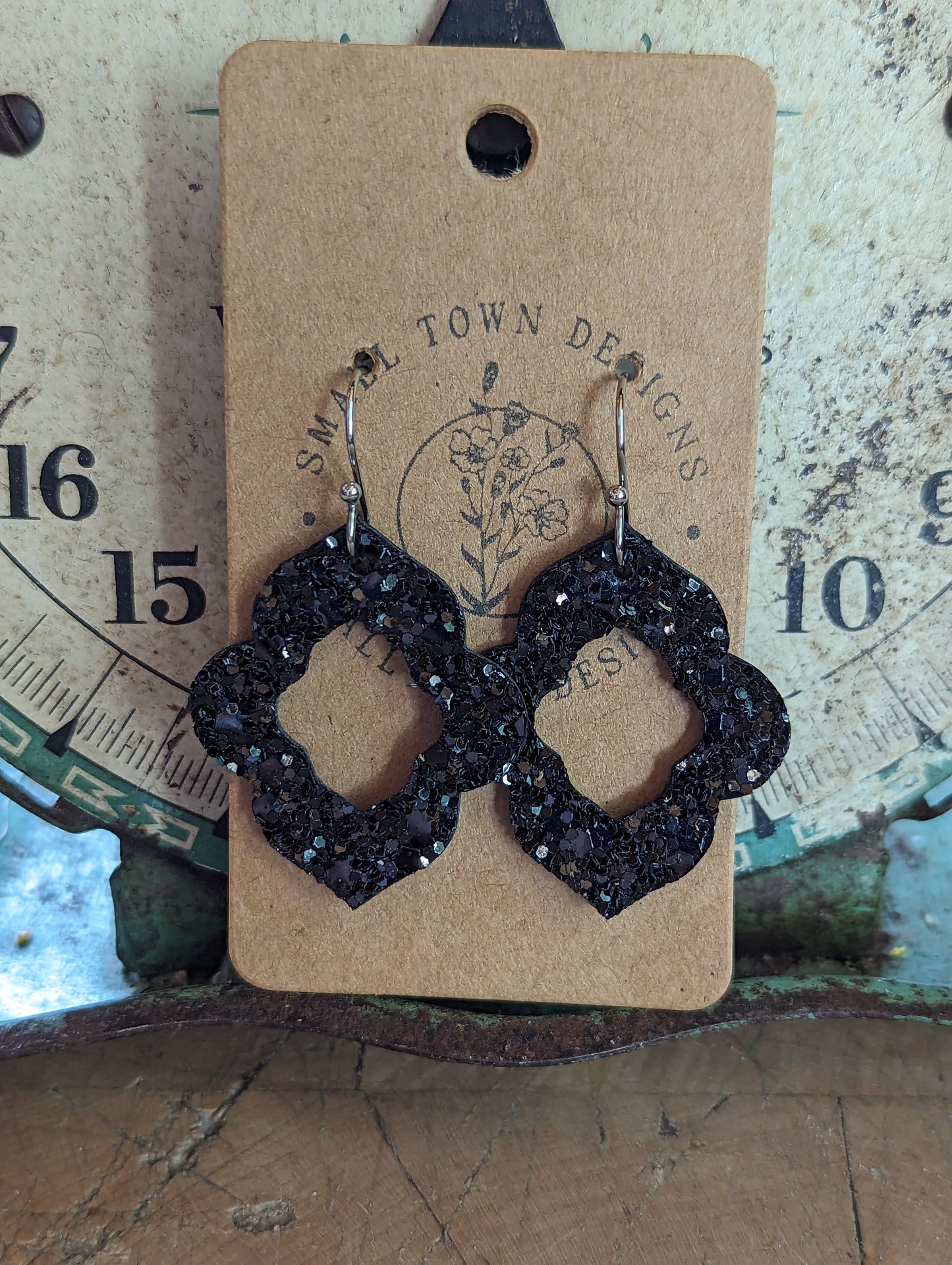 Chunky Black Glitter Scallops