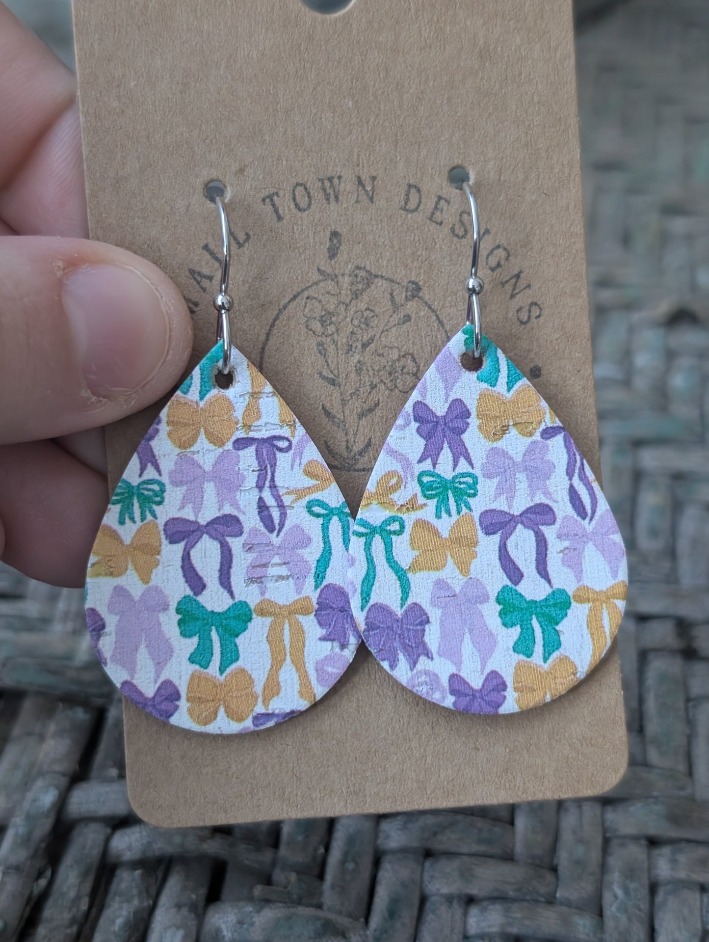 Mardi Gras Bow Teardrops