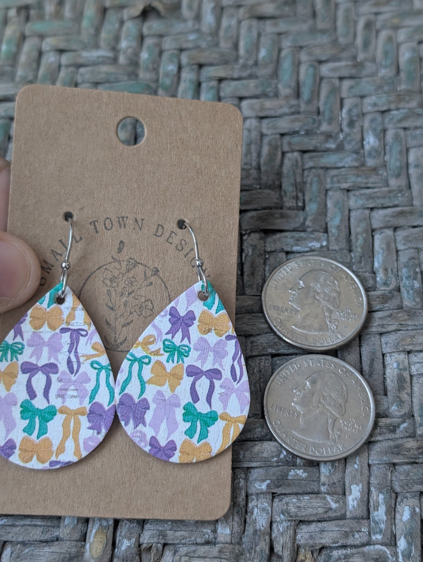 Mardi Gras Bow Teardrops