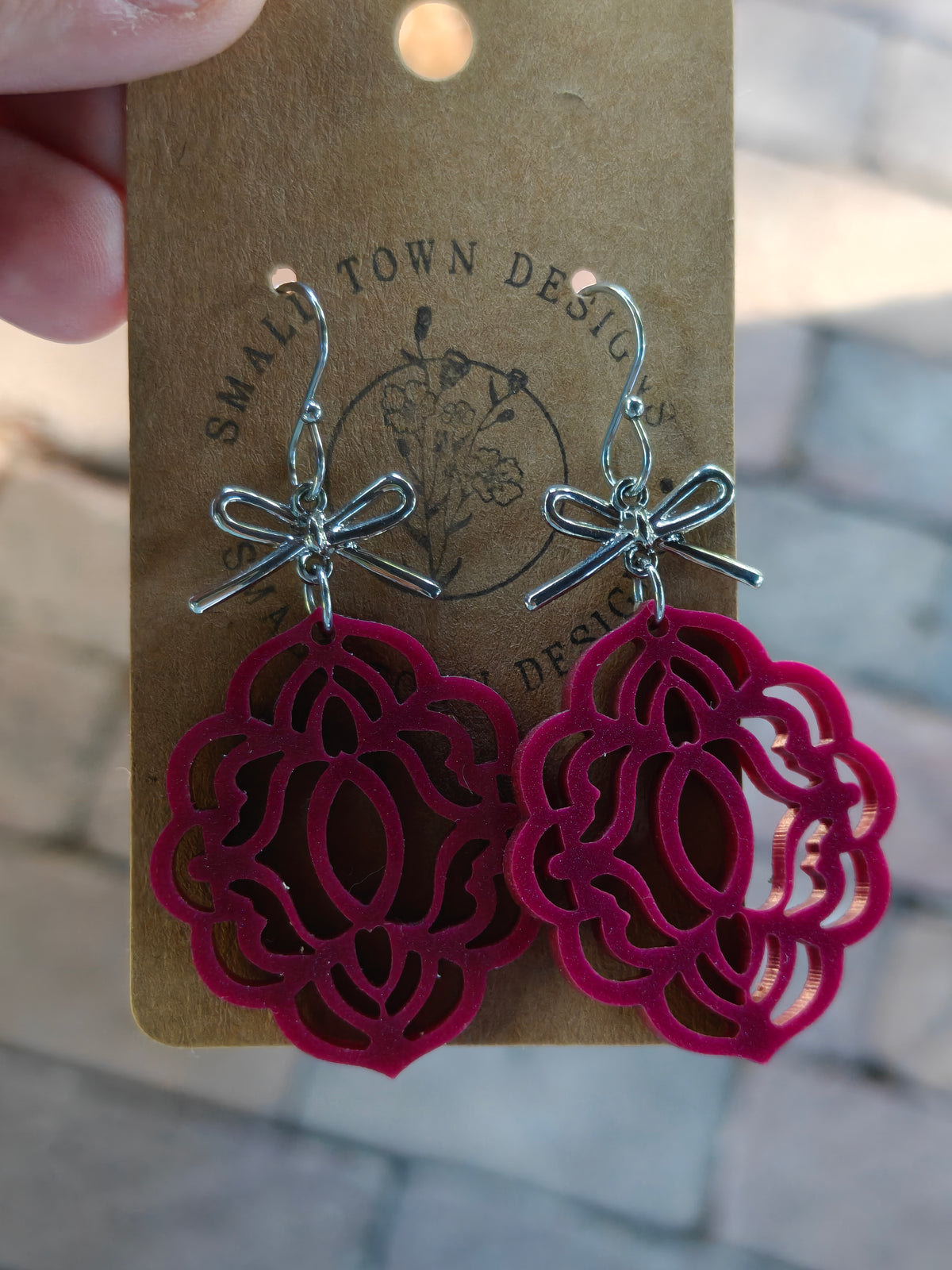 Magenta Scallop with bow