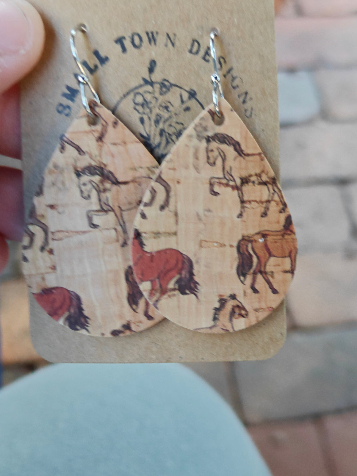 Cork horse teardrops