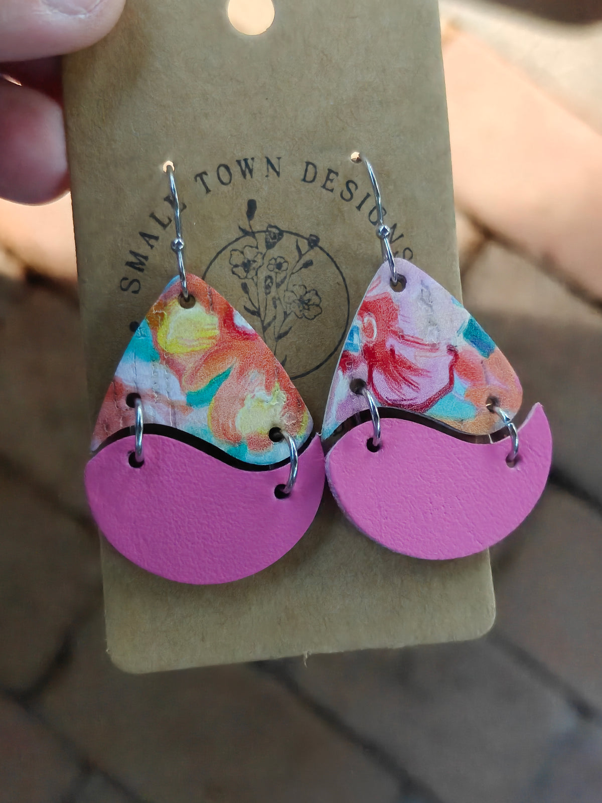 Wavy pink teardrop