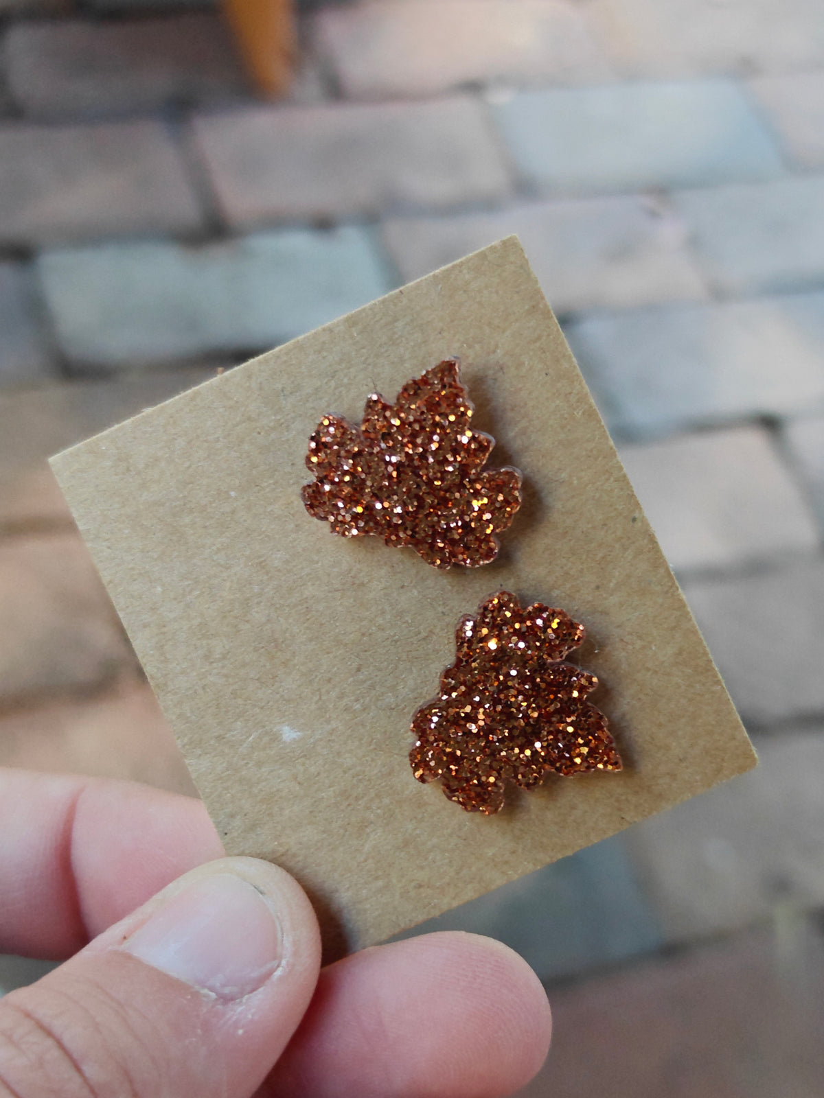 Big leaf studs