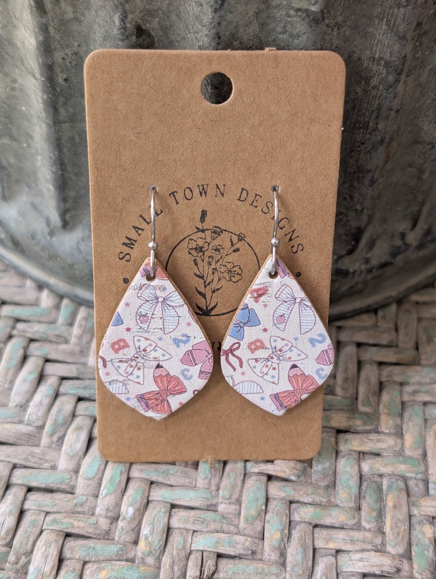 Bow School Pointed Dangles