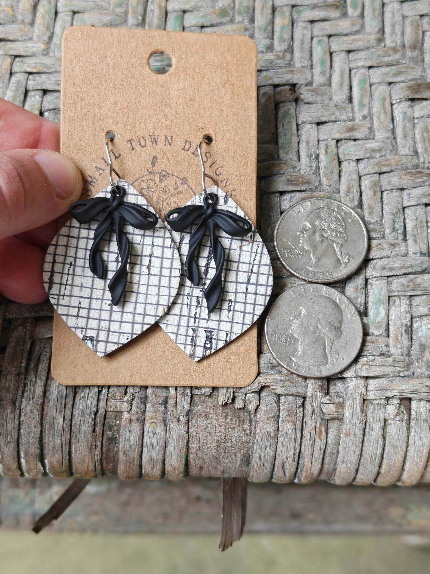 Black & White Grid Twisted Bow Petals