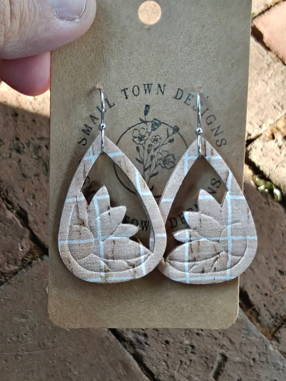 Embossed sunflower plaid teardrop