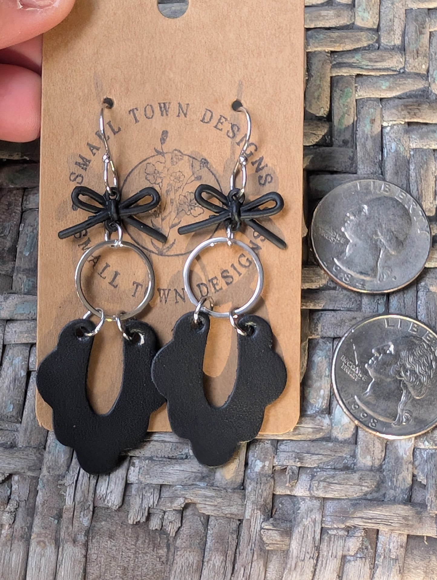 Black Scalloped Drops
