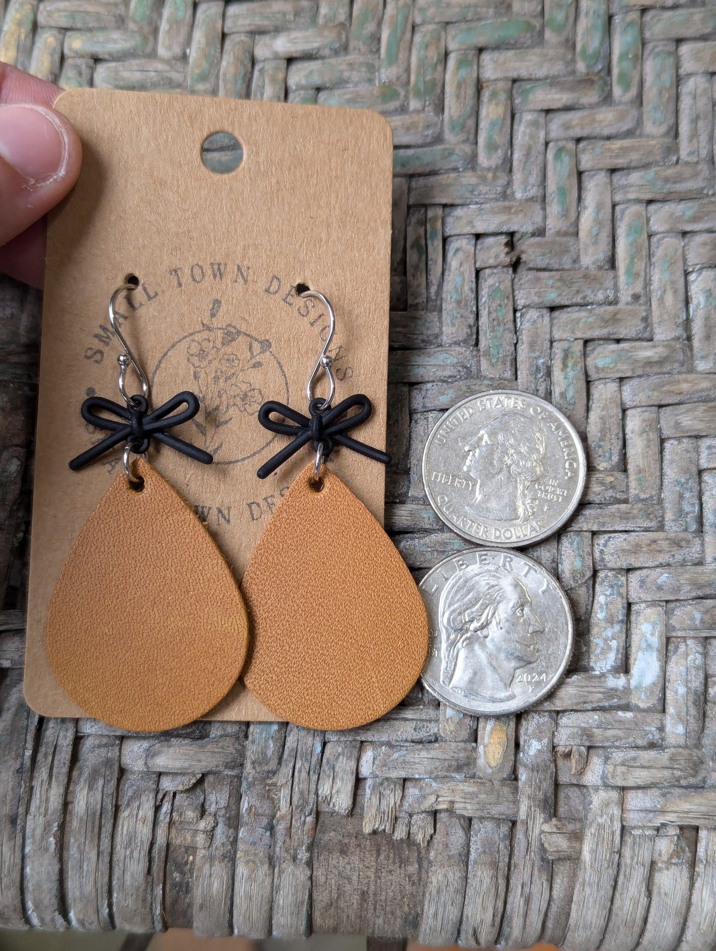 Honey & Black Bow Teardrops