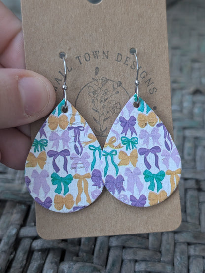 Mardi Gras Bow Teardrops