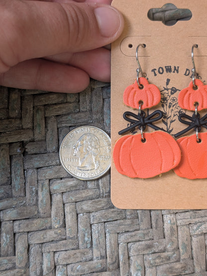 Stacked Bow Pumpkins