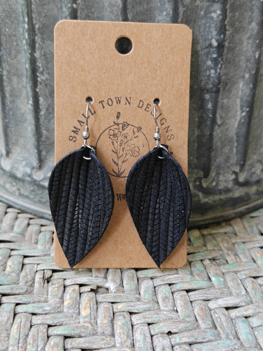 Black Palm Pinched Petals