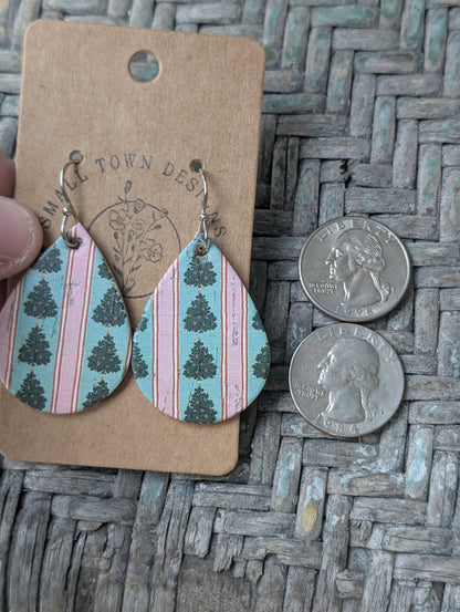 Vintage Wallpaper Tree Teardrops