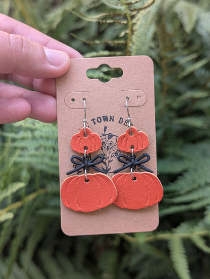 Stacked Bow Pumpkins