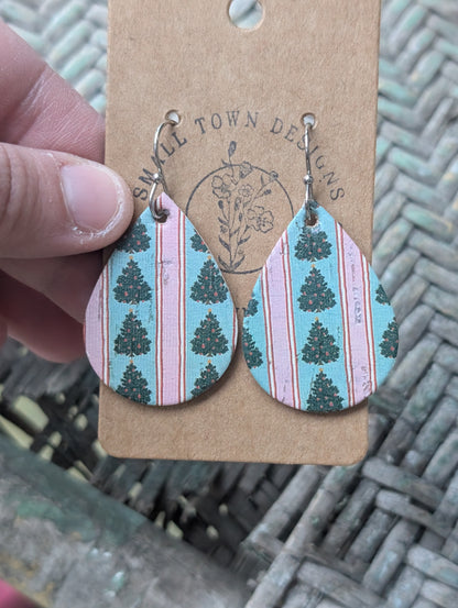 Vintage Wallpaper Tree Teardrops