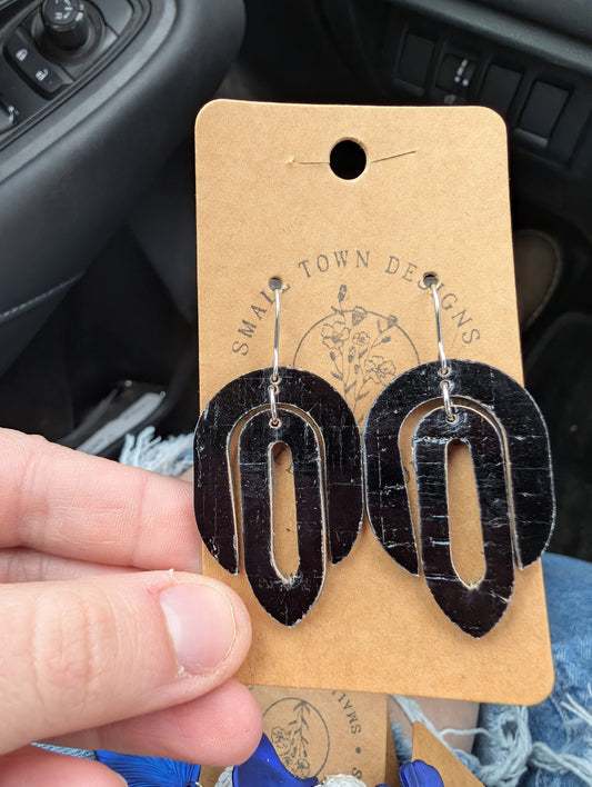 Metallic black dangle