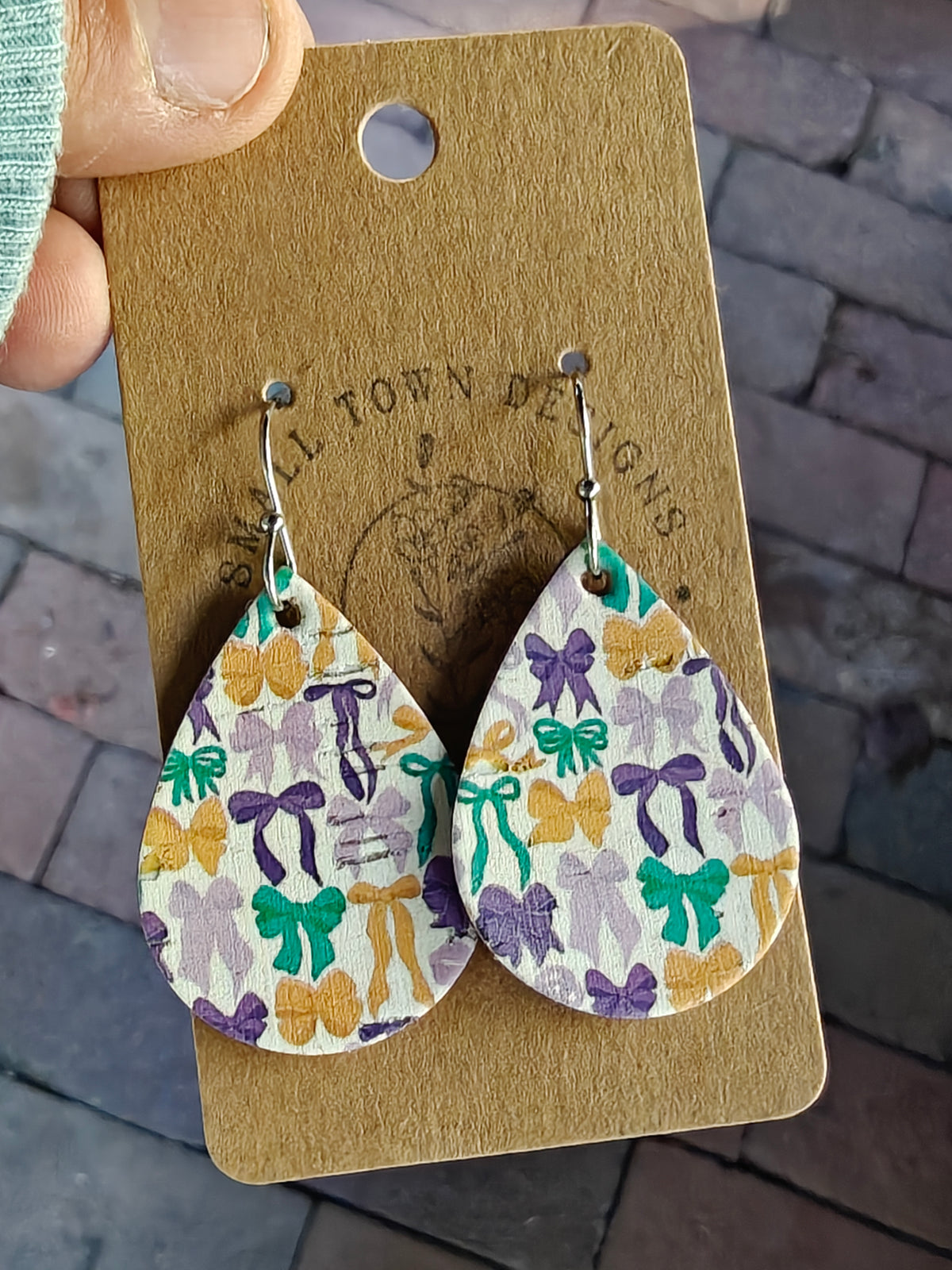 Mardi gras bow teardrop