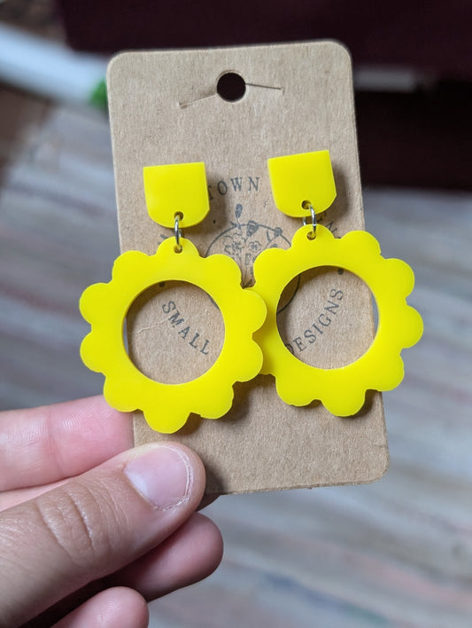 Neon yellow scallops