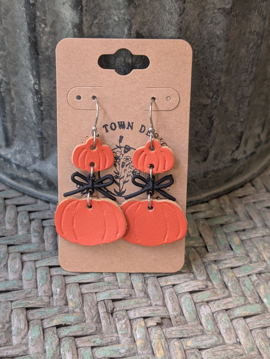 Stacked Bow Pumpkins