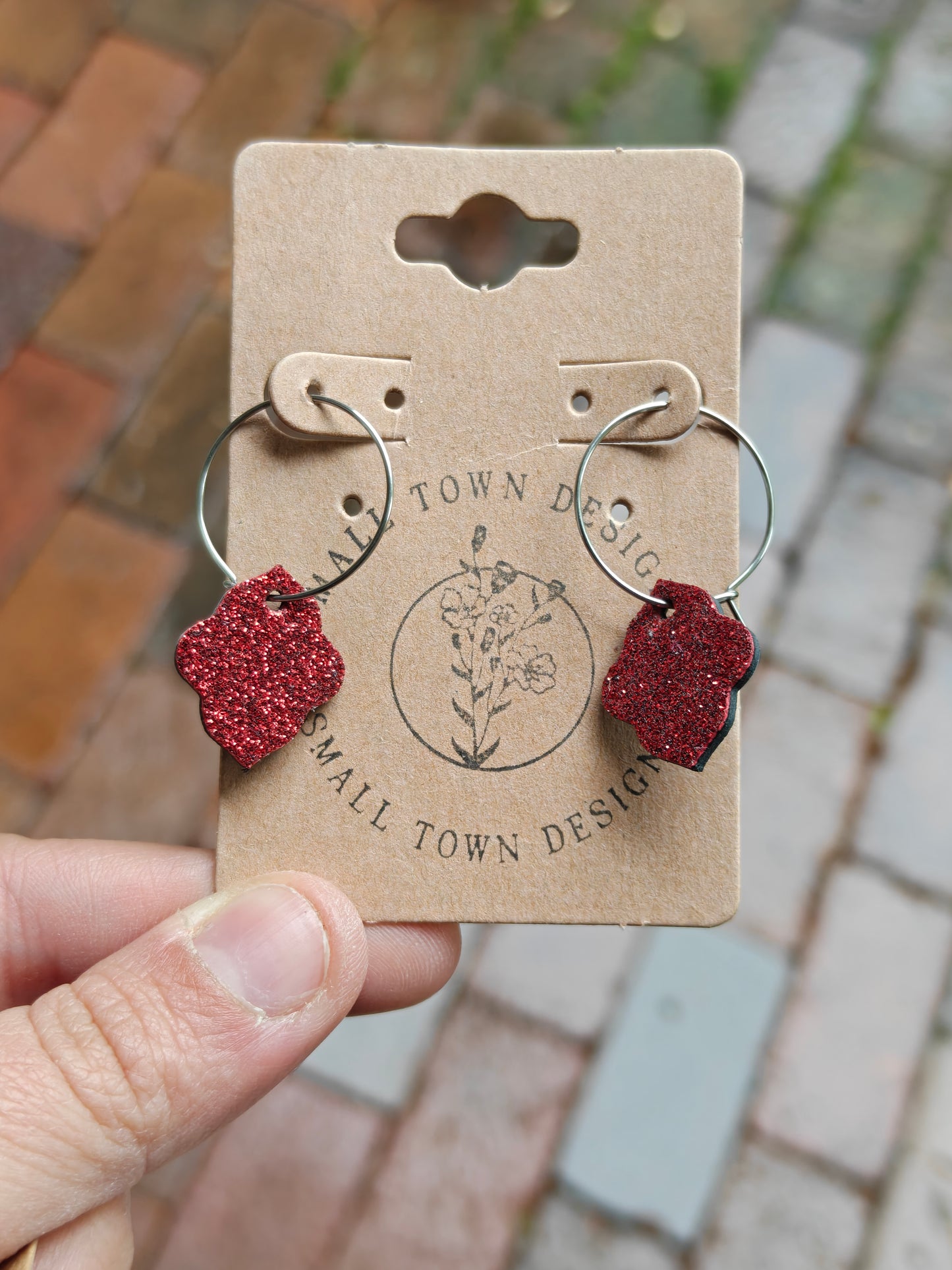 Red Scallop Hoops