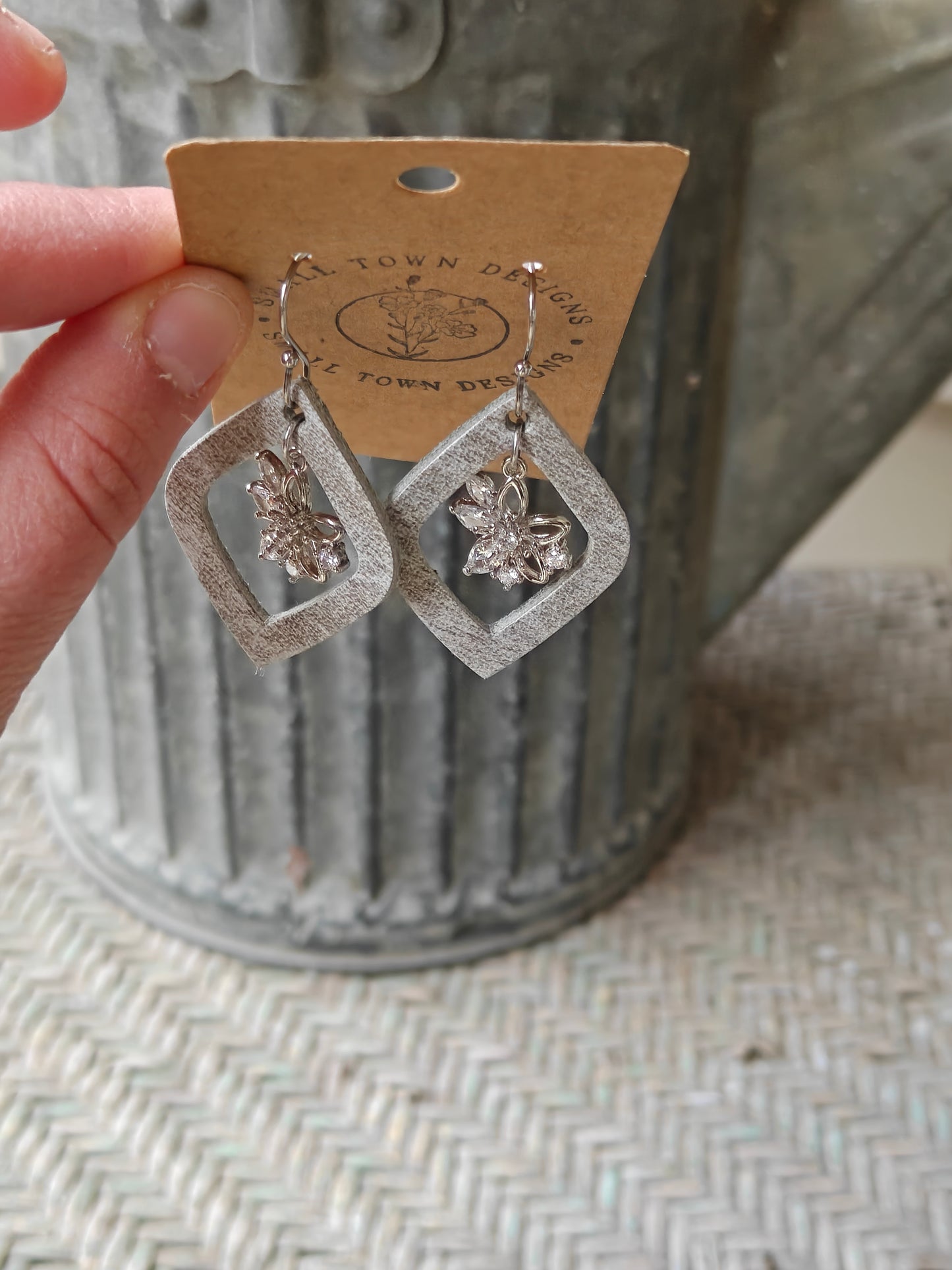 Brown Cream Diamonds