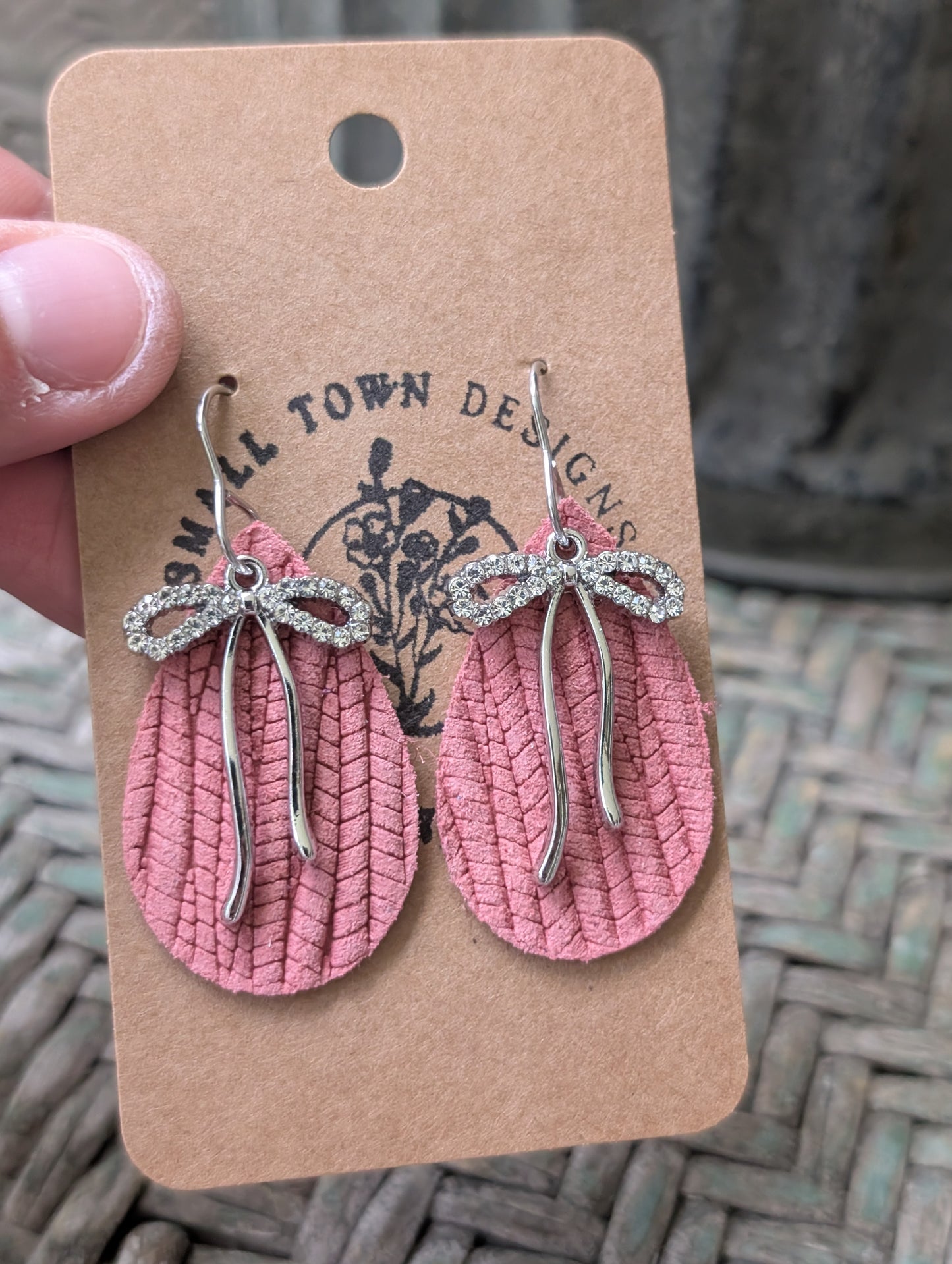 Salmon Bow Teardrops